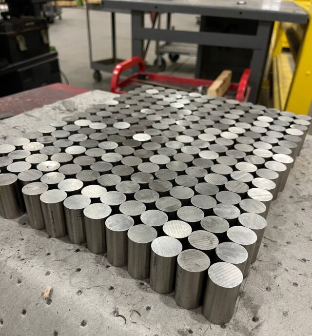 Fresh off the #bandsaw at #WindsorRA. 220 pieces of 1.62" cut 1" diameter round bar from #nickel alloy Inconel 625.

Learn more at, https://www.rolledalloys.com/products/nickel/alloy-625/

#RolledAlloys #SpecialtyMetalSupplier